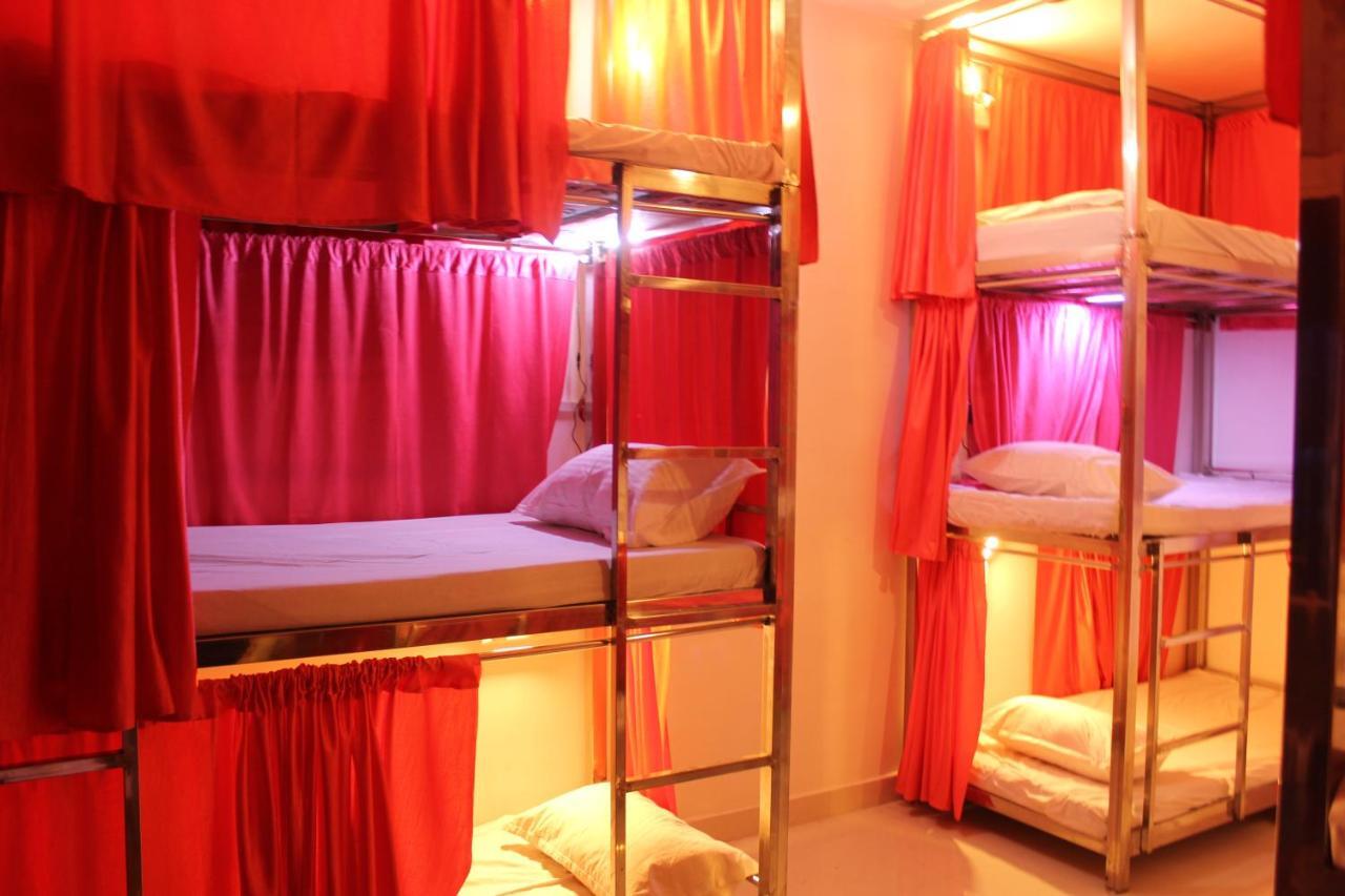 Sunset Backpackers Hostel Орча Екстериор снимка