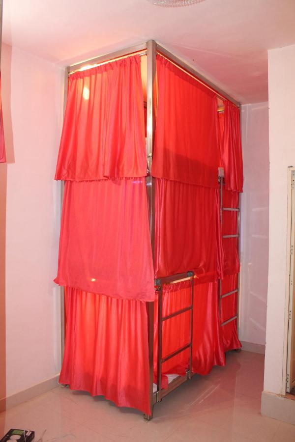 Sunset Backpackers Hostel Орча Екстериор снимка