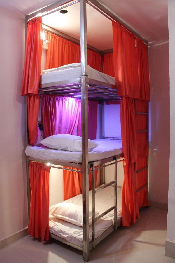 Sunset Backpackers Hostel Орча Екстериор снимка